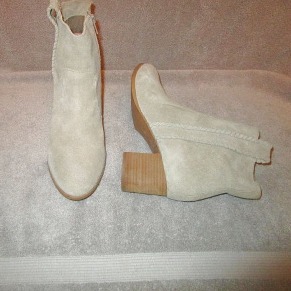 Coconuts by Matisse Spirit Ankle Boots Size 10 Suede Leather Zip Heel Neutral